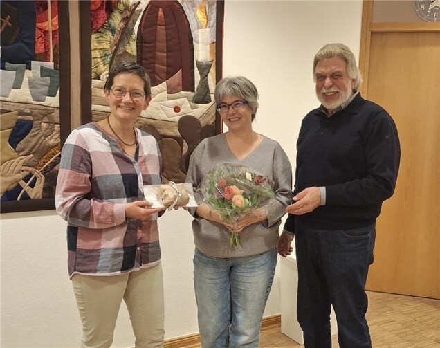 Vorstand für zwei weitere Jahre gewählt  Vorsitzender A.-Peter Gillrath und stellv. Vorsitzende Annette FörsterHdankten Jutta Dietrich mit einem Geschenk und einem Blumenstrauß für ihre jahrelange ehrenamtliche Vorstandstätigkeit.