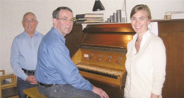 Vorsitzender Antonius Kohlhaas, Dekanats - Organist Holzberger und Nicole Taskesen vom sozialen Dienst des Hauses - sie ist gleichzeitig Schatzmeisterin des Vereins. Privat