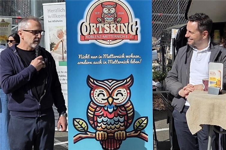 Vorsitzender Bernd Loch und Oberbürgermeister David Langner eröffnen den Markt.