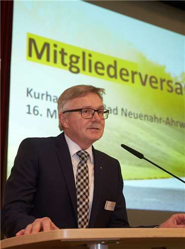 Vorsitzender Dr. Klaus Manns bei seiner Rede.