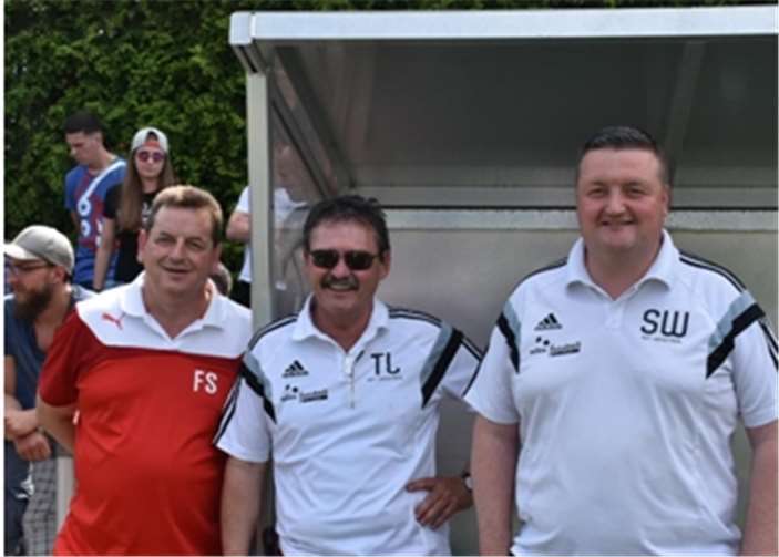 Attraktive Spiele bei der Merler Sportwoche Vorsitzender Frank Steinseifer, Geschäftsführer Trummer Leo und Seniorenobmann Stephan Wassmuth freuen sich nach dem Aufstieg auf eine tolle Sportwoche.