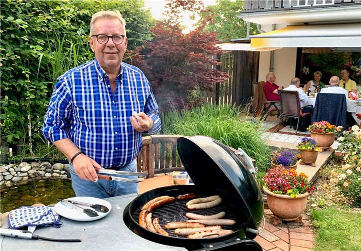 Vorsitzender Günter Klein beim Grillen. Foto: GK