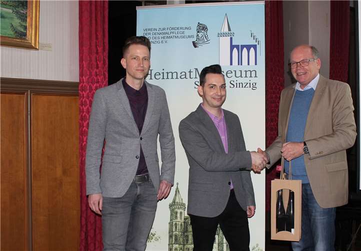 Vorsitzender Hardy Rehmann (v. r.) dankte dem Referenten Achim Habbel und Vorleser Meik Stiegler für ein gelungenes Turmgespräch. Fotos: HG