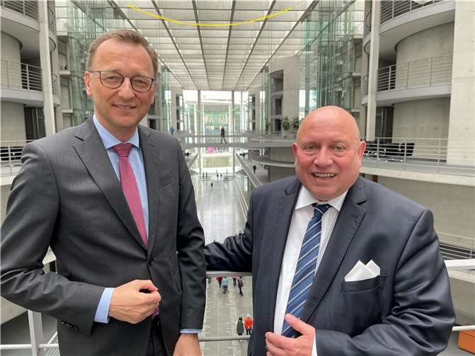 Vorsitzender Leo Biewer (re.) mit dem Bundestagsabgeordneten Josef Oster (CDU). Quelle: Mittelstands- und Wirtschaftsunion Koblenz