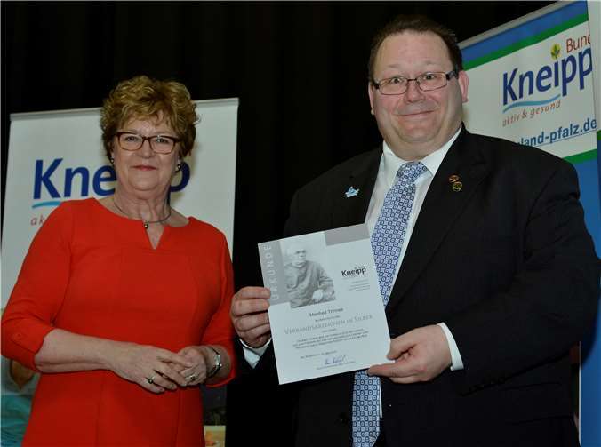 Vorsitzender Manfred Tönnes erhielt für sein Engagement vom Kneipp-Bund e.V. das Verbandsabzeichen in Silber.