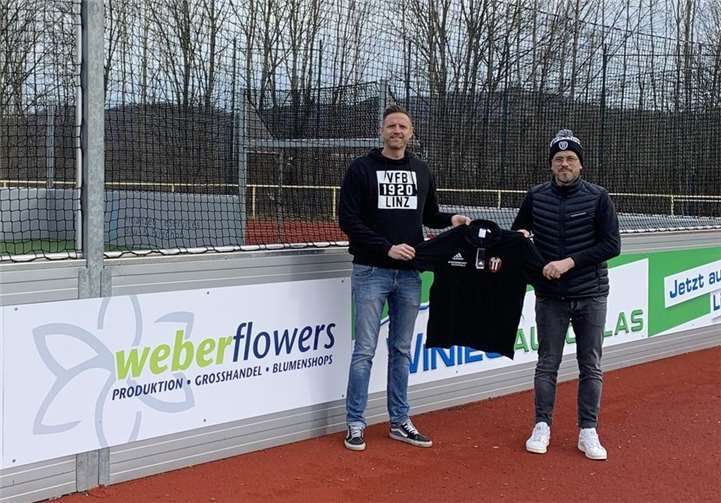 Vorsitzender Mirko Schopp bedankte sich bei Marcel Weber für die Unterstützung.Foto: privat