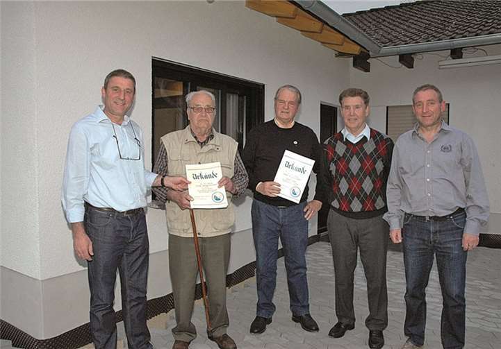 Vorsitzender Raimund Hoffmann, Erich Rader, Jürgen Lumpe, stellvertretender Vorsitzender Rüdiger Fahrmeyer, Geschäftsführer Norbert Hoffmann (v.l.). UM