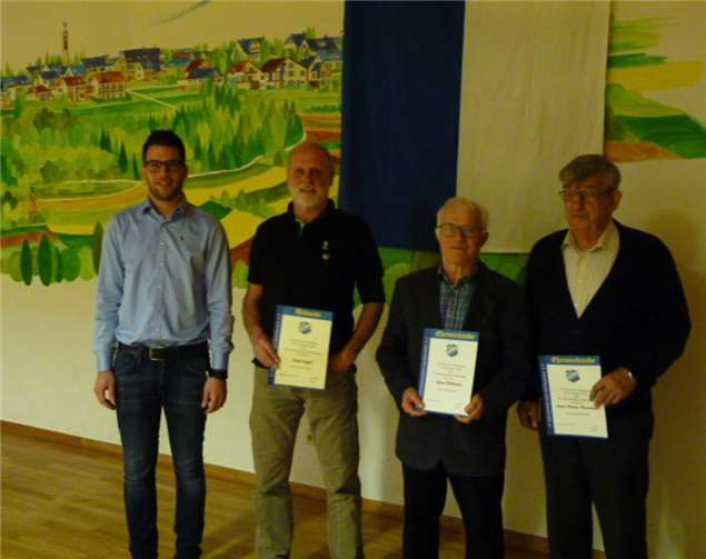 Vorsitzender Stefan Kneip und die Geehrten Gerd Vogel, Ignaz Bildhauer und Hans-Werner Rosenbach (v.l.).  Privat