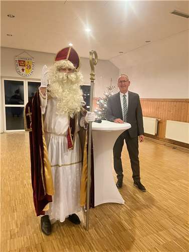 Vorsitzender Stephan Hübinger und der Nikolaus.