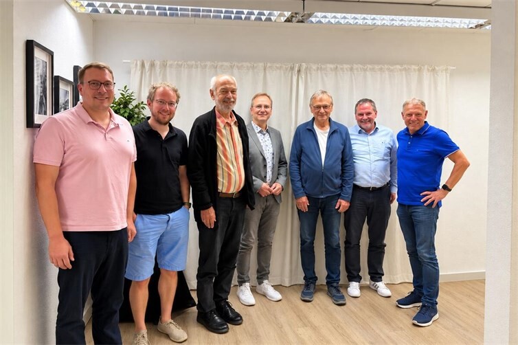 Vorsitzender des Ortsvereins Sinzig mit Stadtratsfraktion und Bürgermeister Andreas Geron (Mitte)