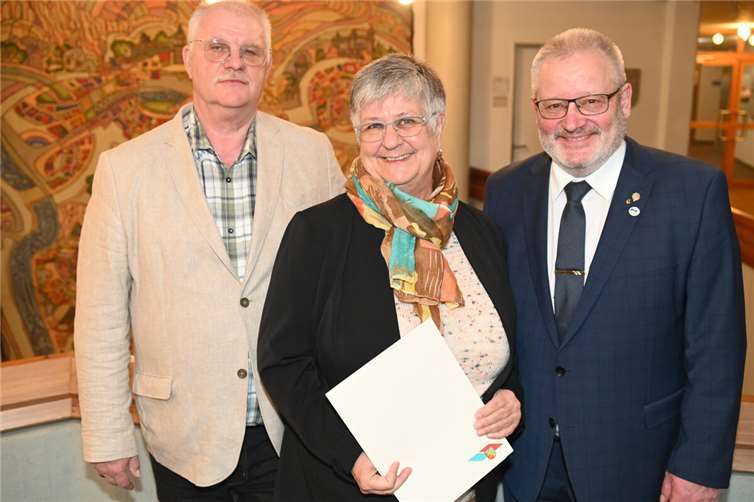 Vorsitzender des „Rundes Tisches“ Uwe Achhammer, Bärbel Scheele und Bürgermeister Johannes Lauer.  Foto: Stadtverwaltung Lahnstein