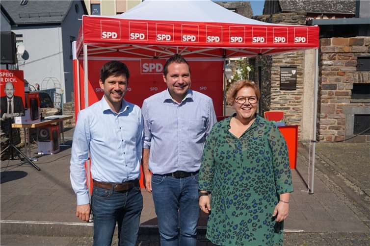Vorsitzender des SPD Kreisverbandes Cochem-Zell Benedikt Oster, MdL und seine Stellvertreter Christine Grünewald und Christian Simon.Quelle: SPD Cochem-Zell