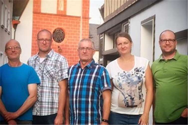 Vorstand Bürgerverein. V.l.: Fähnrich Manfred Paaßen, 2. Vorsitzender Stephan Schneider, 1. Vorsitzender Jürgen Reuter, Schriftführerin Daniela Voigt und Kassierer Daniel Assmus. privat