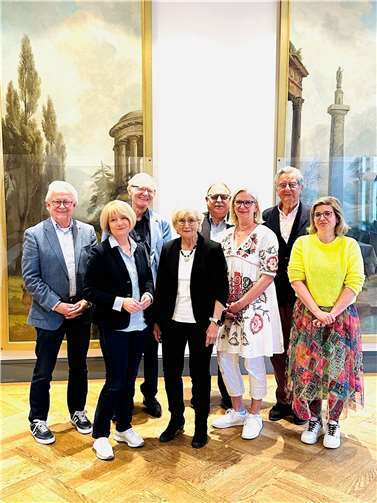 Vorstand Kultur Verein Schloss Sayn e.V. von links: M. Hendrichs, Dr. S. Dyas, H. Speyerer, R. Glöckner, G. Bomm, P. Weinand, Alexander Fürst zu Sayn-Wittgenstein-Sayn, S. Hachenberg.  Foto: privat