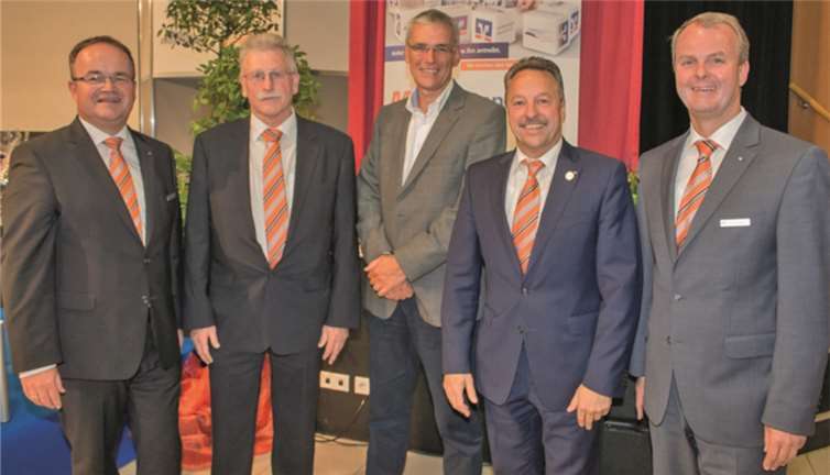Vorstand Martin Leis, Heinz Kingler, Karl Heinz Huth, Hans-Werner Breithausen und Vorstand Konrad Breul (v. l.). privat