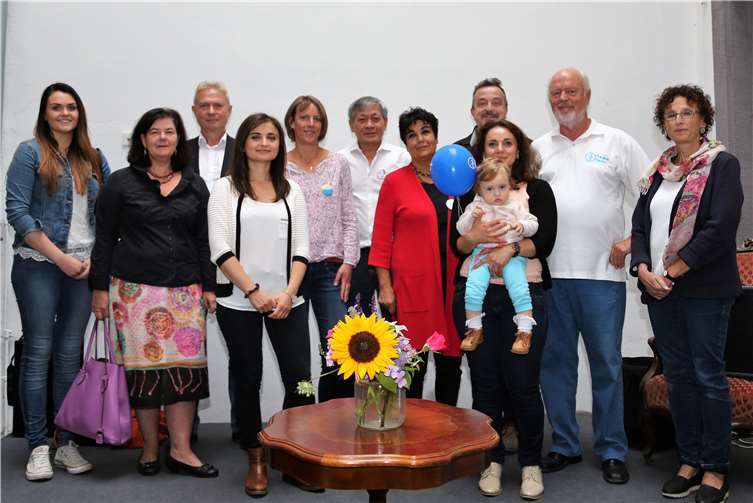 Vorstand, Projektleiter und neue „Gastgeber“ der Friedenskinderinformierten bei der JHV. Foto: PSM