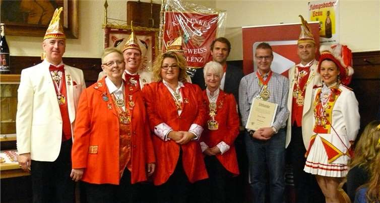 Vorstand, ausgezeichnete Ehrenfunken und Halsordenträger (v.r.n.l., vorne): Ingrid Werner (Vorsitzende), Sabine Schlag, Rita Knod; (hinten:) Wolfgang Klein (Präsident), Werner Hübel, Marco Kranich, Ralf Straßen, Patrick Geis (Geschäftsführer) und Sascha Zentner (Pressewart).privat