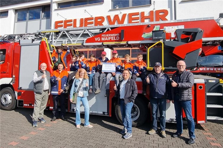 Vorstand der FWG Polch bei der Jugendfeuerwehr