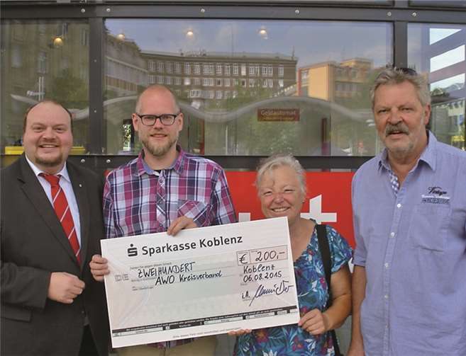 Vorstand der Karthäuser AWO (v.l.) Thorsten Schneider, Leiter der Kinderfreizeit Nils Kaminski, Vorsitzende der Karthäuser AWO Roswitha Jung und AWO-Geschäftsführer Heribert Heinrich.privat