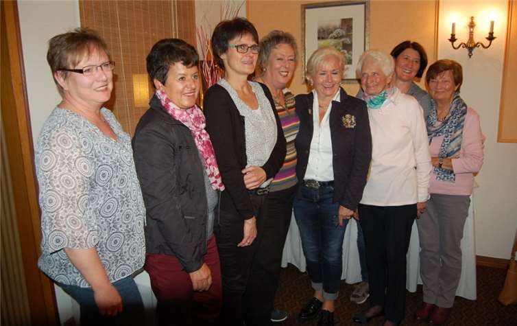 Vorstand der KfD St. Marien Bad Breisig mit Bärbel Glinka, Gabi Kolletzka, Josefine Bonn, Karin Buhr, Krimi Häselich, Ingeborg Bernard und Michi Schmitz. FA