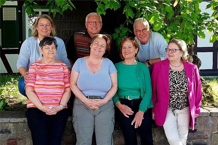 Vorstand des Förderkreises Hemmessener Dom. Hintere Reihe: Nina Bongart, Markus Hartmann, Walter Rick. Vordere Reihe: Biggi Hochgürtel, Lizzy Schäfer, Barbara Kloss, Henny Stenzel. Es fehlt: Sabine Pfeil. 