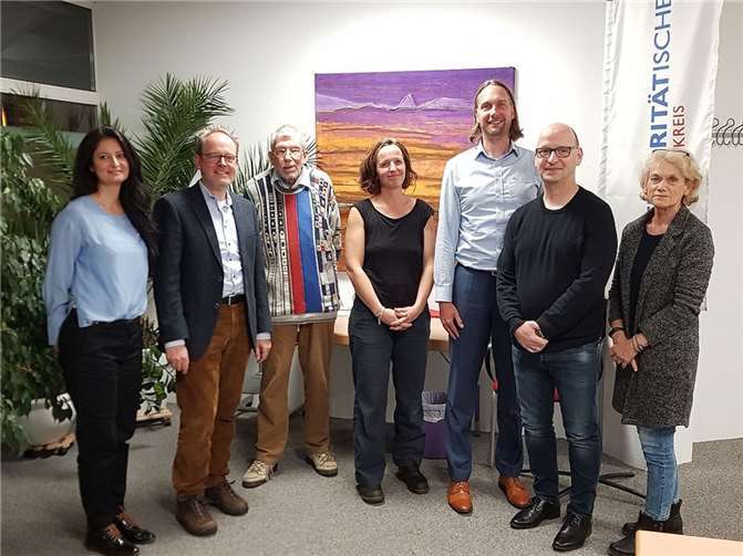 Vorstand des Paritätischen Wohlfahrtsverbandes im Rhein-Sieg-Kreis (von links nach rechts): Sevda Özkan, Marc Houben-Redding, Lothar Berbuir, Marion Spiekermann, Christian Frenger, Markus Schäfer, Ingrid Henning. Nicht im Bild: Marc Knülle, Pascal Egenberger. Foto: Angela Schumacher