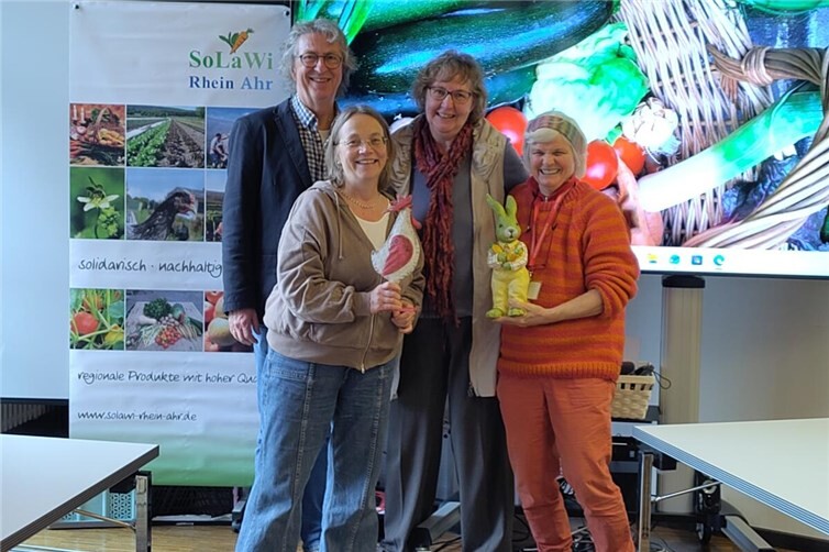 Vorstand des SoLaWi Rhein-Ahr e.V, v.l.n.r.:Volker Siefke (Ahrweiler), Angelika Montwe (Sinzig), Dr. Iris Sönnichsen (Mendig), Dr. Gudrun Bonk (Glees)