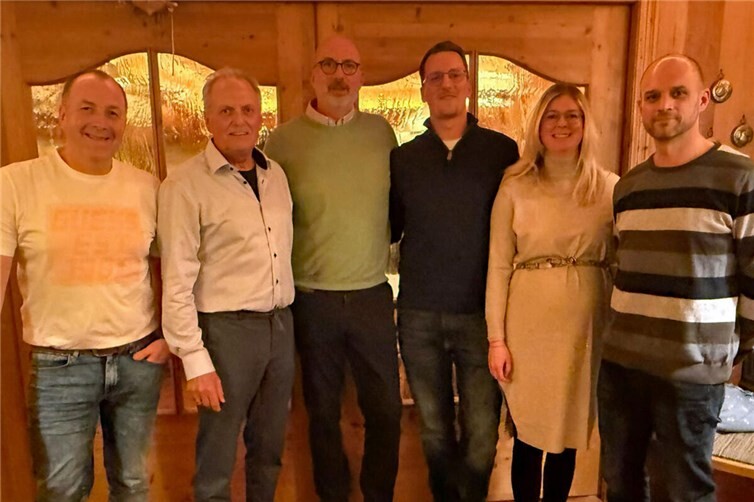 Vorstand des TC Weibern:  v.l. Armin Bläser (Kassierer), Franz Nett (1. Vorsitzender), Volker Mengel (2. Vorsitzender). Tobi Nett (Jugendwart), Jana Nett (Schriftführerin), Sebastian Schlich (Sportwart)