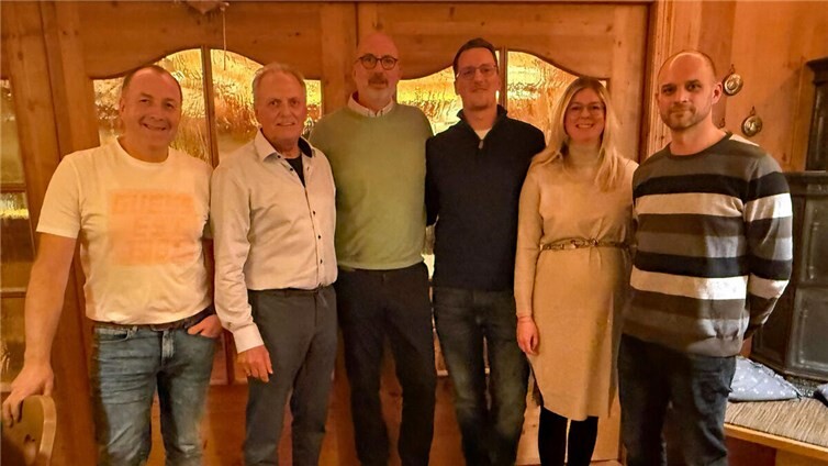Vorstand des TC Weibern: v.l. Armin Bläser (Kassierer), Franz Nett (1. Vorsitzender), Volker Mengel (2. Vorsitzender). Tobi Nett (Jugendwart), Jana Nett (Schriftführerin), Sebastian Schlich (Sportwart).Foto: privat