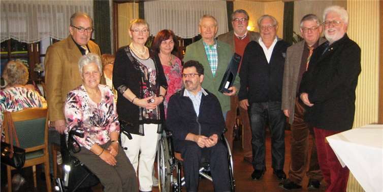 Vorstand und Ehrengäste. v.l.n.r.: Vorne, Helene Kagel, Rudolf Lorscheid, hinten, Georg Weiler, Maritta Mauelshagen, Ursula Kurrat, Karl-Heinz Krupp, Rainer Mauelshagen, Dieter Schwabe, Jürgen Schmitz, Josef Over.privat