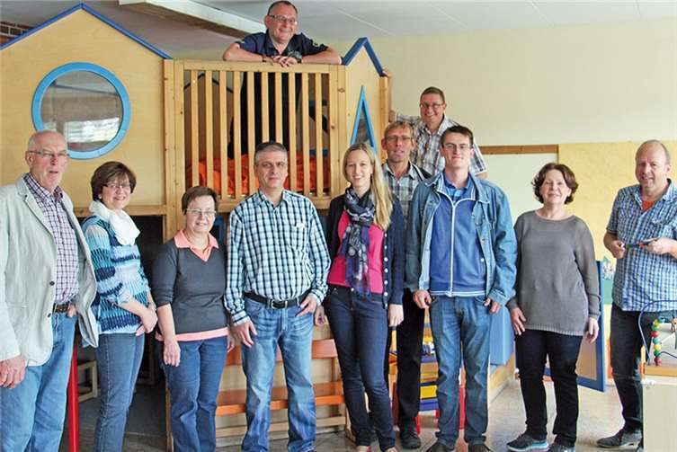 Vorstand und Fraktion der CDU Ochtendung, die beiden Beigeordneten Clemens Neises und Laura Plitzko sowie Ruth Evers, Leiterin des Kindergartens St. Martin, im derzeitigen Standort des Kiga St. Martin in den Räumen der ehemaligen Hauptschule. privat