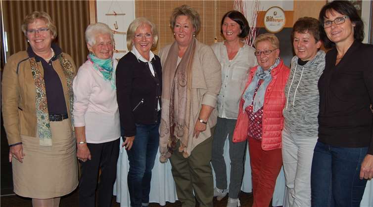 Vorstand und Gäste. V.li.: Gabriele Hermann-Lersch, Krimi Häselich, Ingeborg Bernhard, Karin Buhr, Michi Schmitz, Bärbel Glinka, Gabi Kolletzko, Josefine Bonn. FA