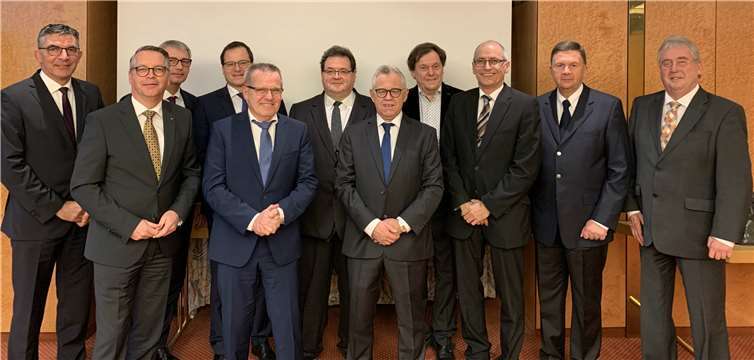 Vorstand und Kuratorium der Bürgerstiftung Volksbank RheinAhrEifel trafen sich in Maria Laach um die Förderbilanz 2019 zu besprechen.Foto: Volksbank RheinAhrEifel