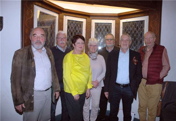 Vorstand (v.l.): stellvertretender Vorsitzender Martin Kaiser, Beisitzer Udo Greifenhagen, Vorsitzende Dietlind Greifenhagen, Beisitzerin Hilla Richarz, Schatzmeister Wolfgang Freier, Beisitzer Bernd Terzer, Geschäftsführer Michael Henneberger.  -UM-