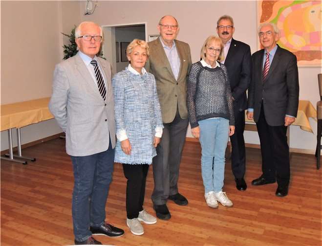 Vorstand vlnr.: Reinhard Hertz, Angelika Wichert, Vors. Dr. Dieter Braun, Dr. Angelika Pick, Christoph Fiévet, Dr. Peter Müller.Foto: privat