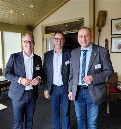 „Gemeinsam gegen den Fachkräftemangel“ Vorstandsmitglied Peter Jansen, Interimsmanager David Bongart vom Verein Zukunftsregion Ahr und Bürgermeister Johannes Bell bei der zweiten Infoveranstaltung im Brohltal. Foto:Zukunftsregion Ahr