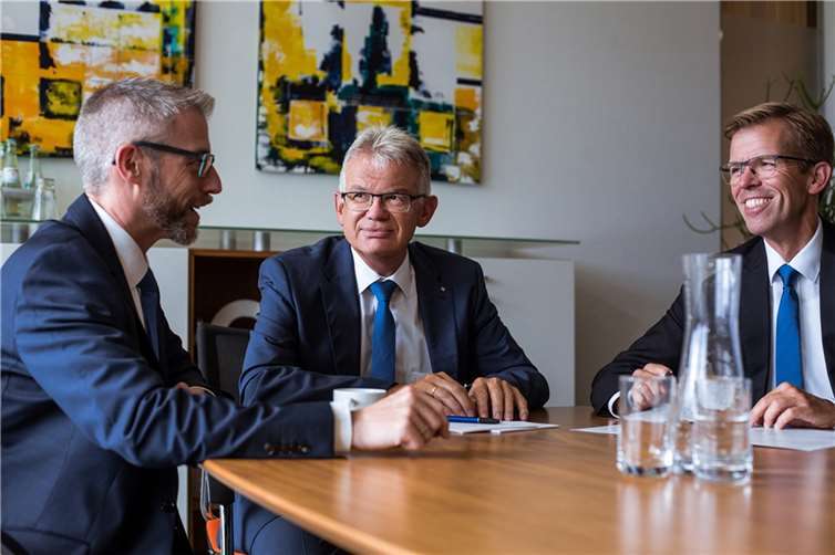 Vorstandsmitglieder der VR Bank Rhein-Mosel eG. (v.l.n.r.) Matthias Herfurth, Andreas Harner (Vorstandssprecher) und Michael C. Kuch.