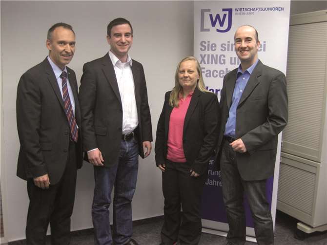Vorstandsmitglieder der Wirtschaftsjunioren Rhein-Ahr im Gespräch mit MdL Marcel Hürter (2.v.l.).  WJ Rhein-Ahr