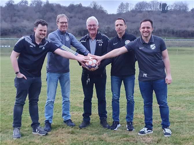 Vorstandsmitglieder der fünf Vereine (v.l.): André Schneider (SV Reifferscheid), Bernd Backes (Oberahrtaler Spfr.), Gerd Solheid (TuWi Adenau), Volker Badzies (SV Leimbach), Peter Klein (SV Barweiler). Foto: privat