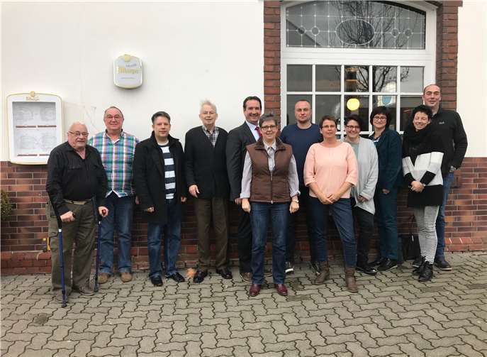 Vorstandsmitglieder des Turnvereins Weißenthurm e. V. vorm Brauhaus Trattoria Ferrara.privat