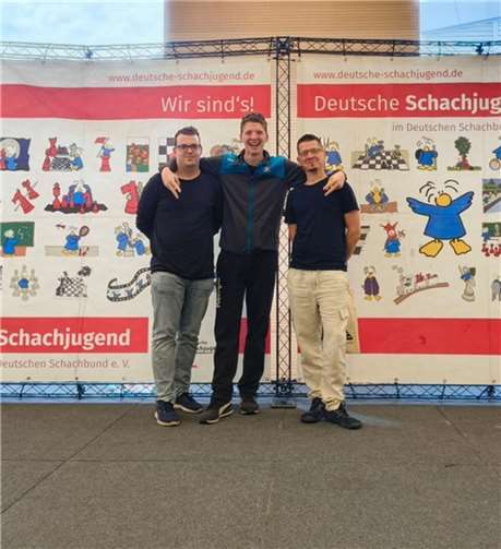 Vorstandsmitglieder und Trainer Niklas Roth, Markus Höblich und Jugendsprecher Jannik Höblich.