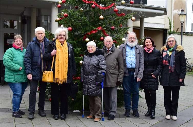 Vorstandsmitglieder (v.l.) Judith Lehnig-Emden, Wolfgang Redwanz, Barbara Söhngen, Waltraud und Volker Keßeler, Frank Merken, Caroline Müller, Petra Löcherbach; es fehlt Herbert Florath. Foto: Karl-Peter Schmelzeisen