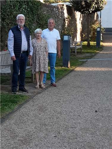 Vorstandsvorsitzender Dr. Günter Ruyters mit Christa Schäfer und Bernhard Groß. Foto: privat