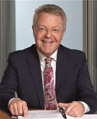 Vorstandsvorsitzender Elmar Schmitz. Volksbank