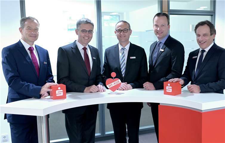 Vorstandsvorsitzender Karl-Josef Esch (2.v.l.) und Vorstandsmitglied Christoph Weitzel (2.v.r.) begrüßen Udo Lohner (Mitte) als stellvertretendes Vorstandsmitglied der Kreissparkasse. Mit dabei die stellvertretenden Vorstandsmitglieder Michael Kaltz (l.) und Frank Mörsch (r.).Foto: privat