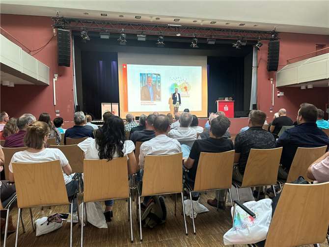 Vorstandsvorsitzender Thomas Paffenholz begrüßte die Vereinsvertreterinnen und -vertreter und betonte, warum die Vereinsarbeit für die Gesellschaft so wichtig ist.  Foto: Luisa Erkan