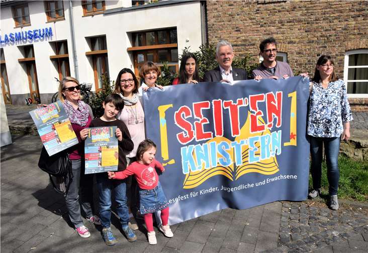 Vorstellung der Aktion „Seitenknistern“ von „Rheinbach liest“.