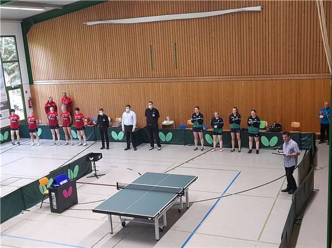 Erster Bundesligapunkt  Vorstellung der Mannschaften vor dem letzten Heimspiel.Fotos: TTC GW Fritzdorf