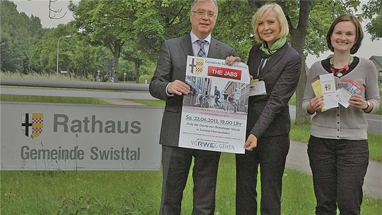 Vorstellung des Kulturprogramms: Bürgermeister Eckhard Maack, Martina Meyer vom Sponsor RWE und Kulturbeauftragte Hanna Albers.Weigert