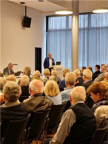 Vortrag 1. Vorsitzender RA Schöll. Quelle: Haus & Grund Koblenz